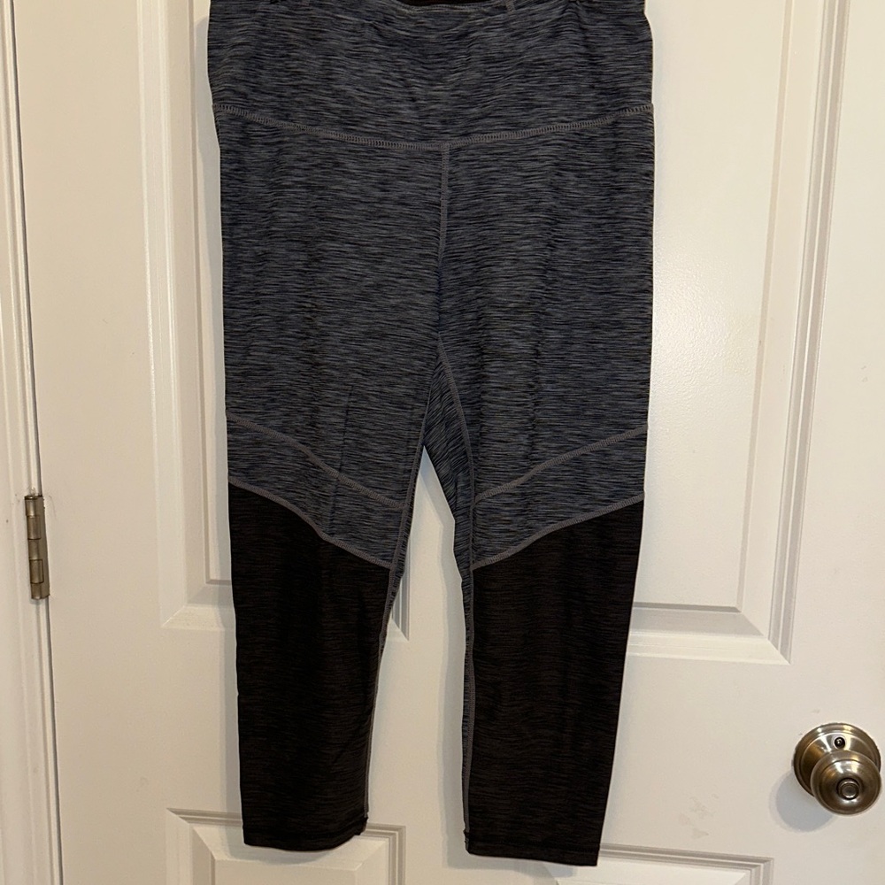 Women’s Gray and Blue Heather Colorblock Capri Prana Medium Leggings
